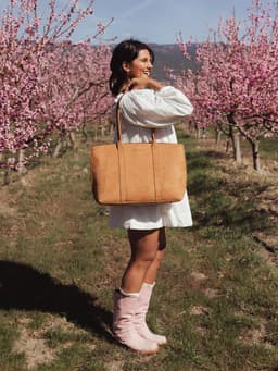 The Meadow Tote Cognac Suede — view 3